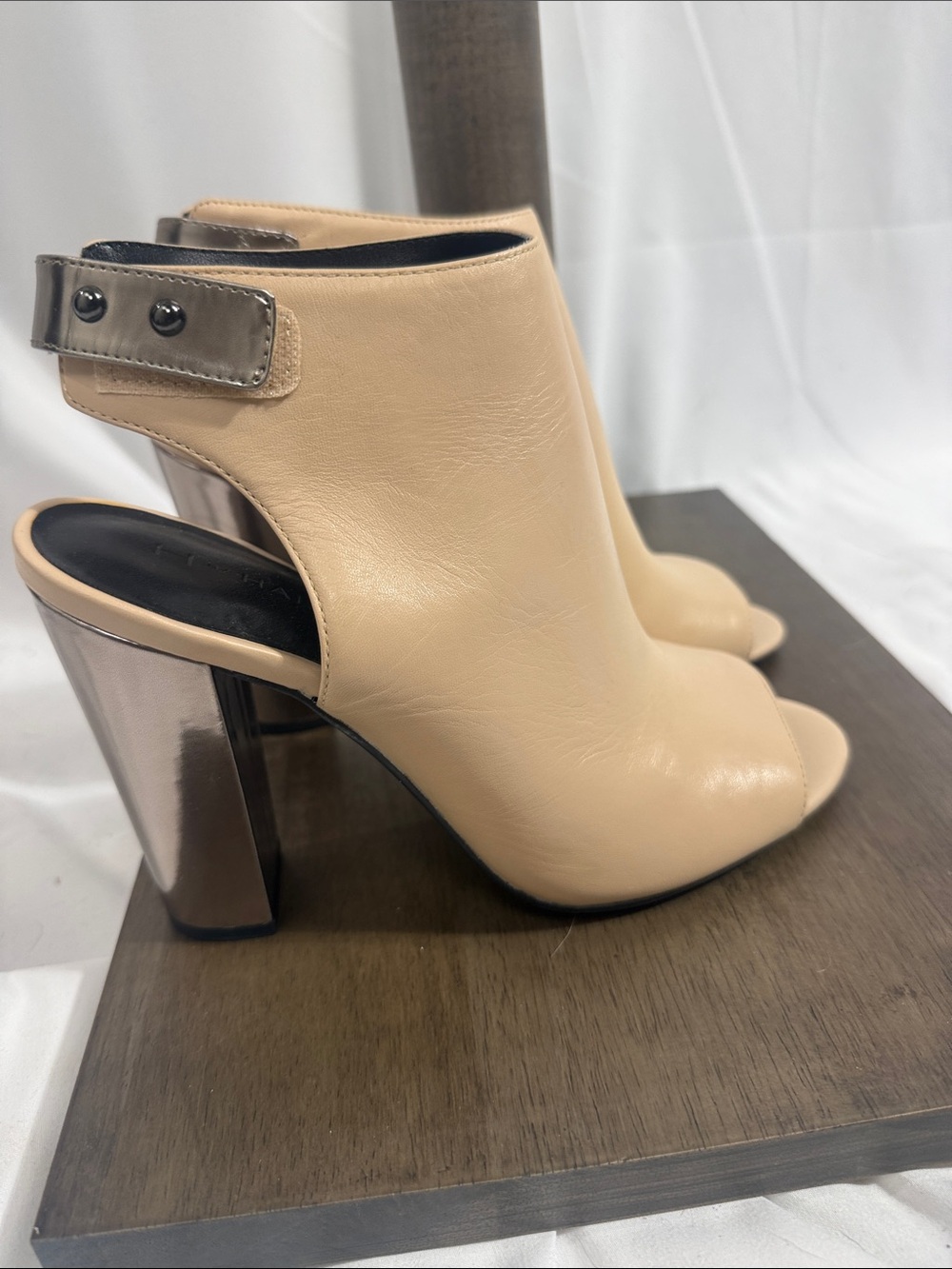 H by Halston Beige Open-Toe Slingback Heels with Metallic Block Heel